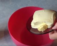 Простой домашний бисквитный торт с масляно-сгущенным кремом — пошаговый рецепт с фото Бисквит с масляным кремом и орехами